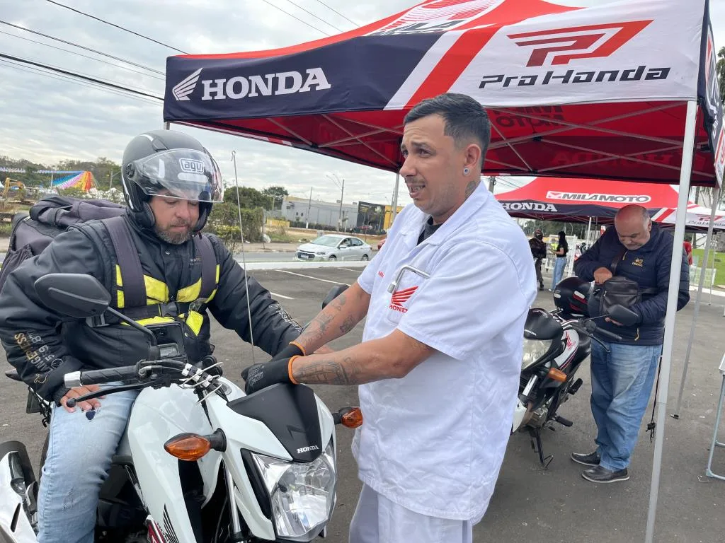 Pit Stop Educativo em Itupeva orienta motoboys sobre MEI e segurança