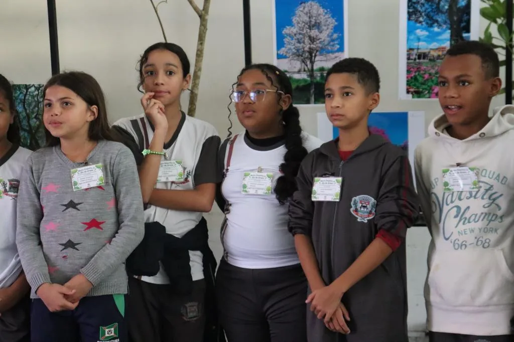 Estudantes de Campo Limpo Paulista visitam exposição e conhecem o Paço Municipal