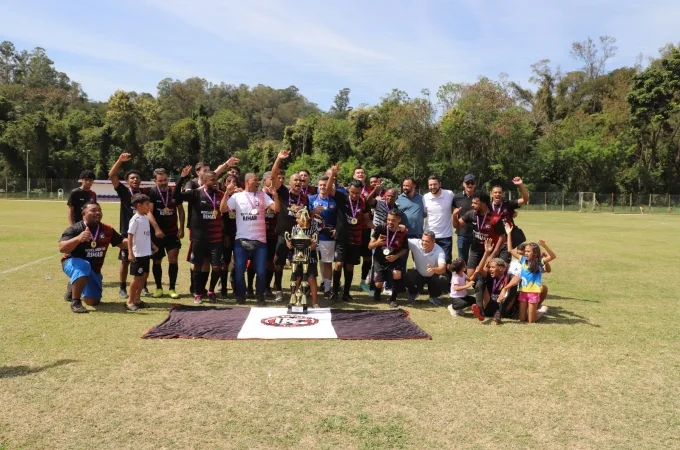 Ipiranga FC conquista 2ª Divisão do Campeonato Amador de Louveira nos pênaltis