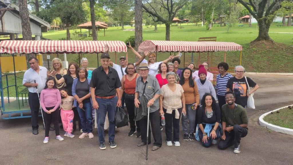 Idosos e adultos de Campo Limpo Paulista participam de passeio no Parque do Currupira