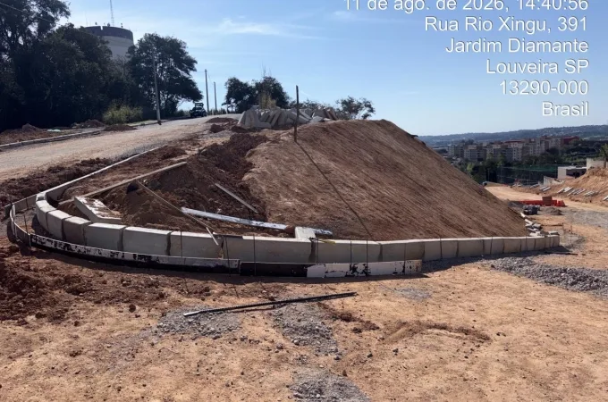 Obras de mobilidade no Mirante, em Louveira, avançam com guias e sarjetas
