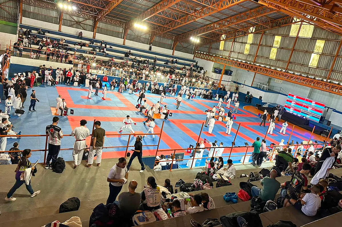 Várzea Paulista conquista 31 medalhas, sendo 10 de ouro, em Copa de Karatê