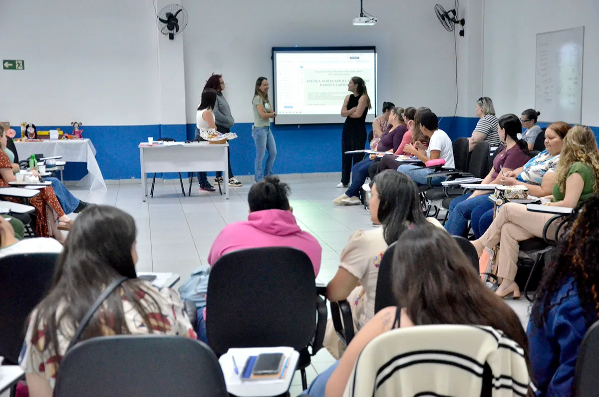 Professores de Várzea Paulista concluem formação em leitura e escrita infantil