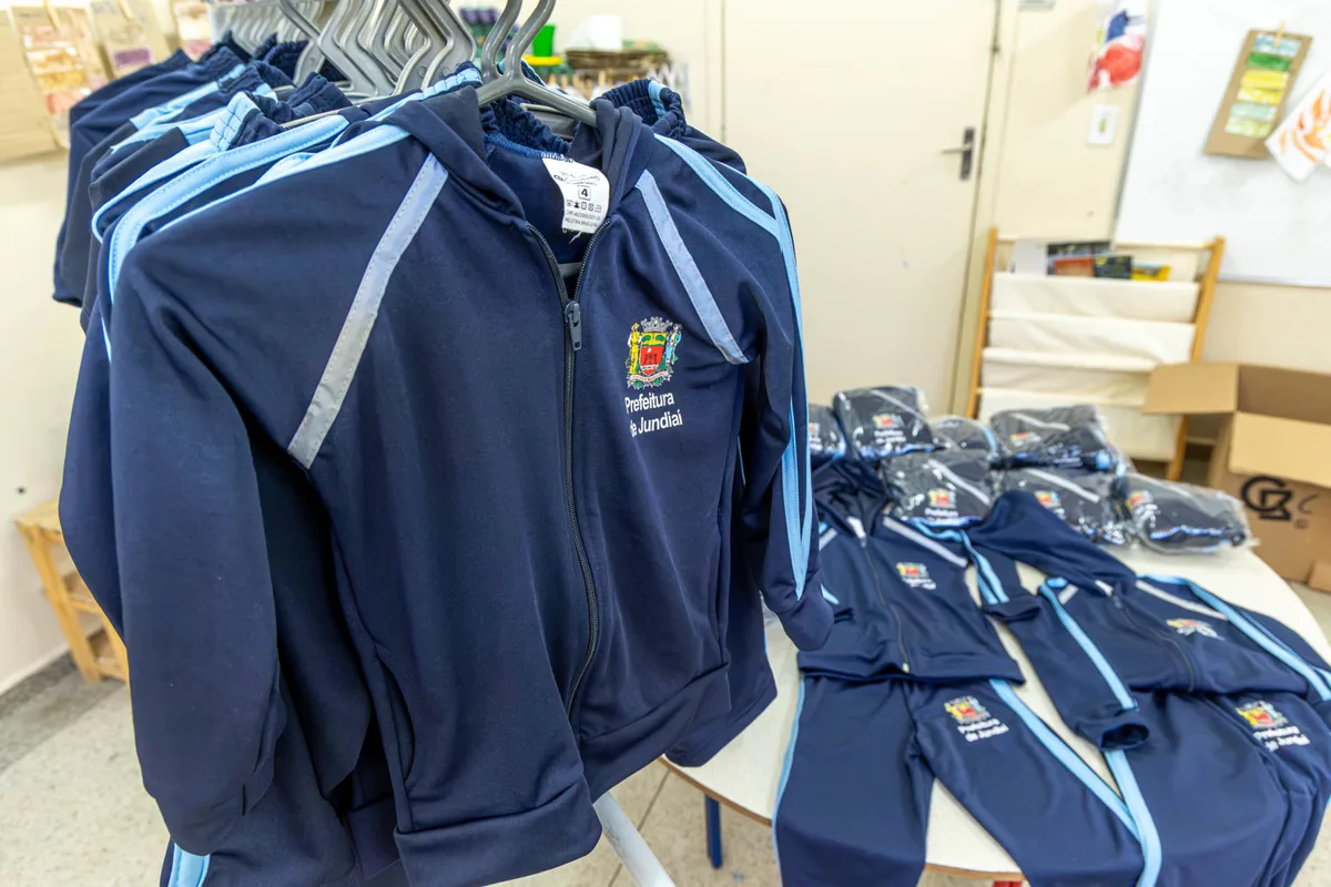 Jundiaí prepara rede de ensino para novo sistema de voucher de uniforme escolar