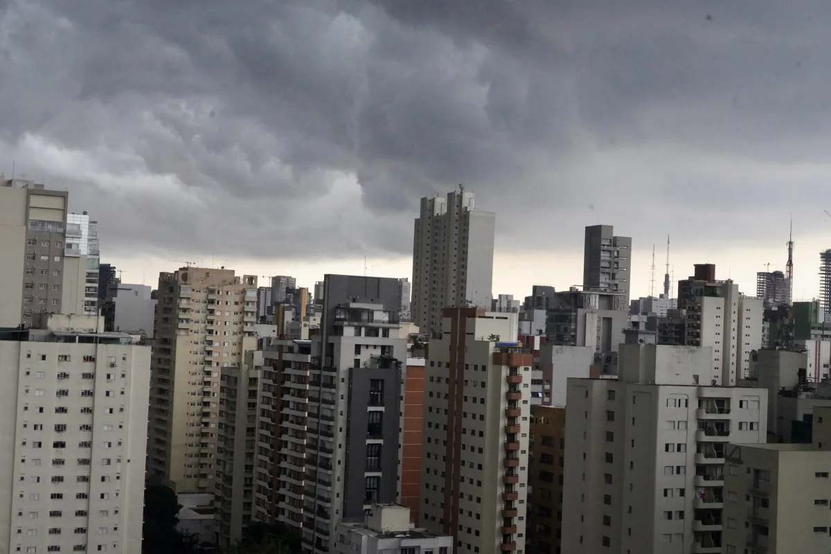 Frente fria deixa todo o estado de São Paulo em alerta nesta quinta-feira