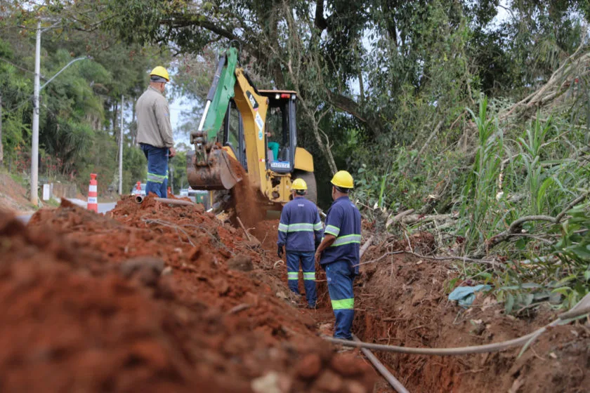 DAE Jundiaí Expande Saneamento com Nova Rede de Água no Ivoturucaia
