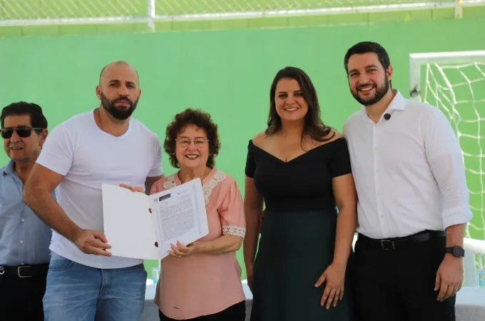 Prefeitura de Louveira entrega matrículas de imóveis para 200 famílias