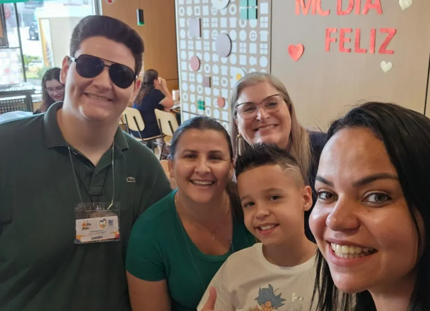 Servidores de Itupeva e Fundo Social apoiam McDia Feliz; crianças de CRAS visitam McDonald's