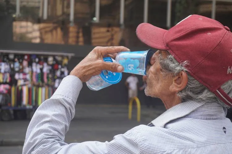 Calor exige cuidado redobrado com hidratação de idosos, alerta geriatra do Iamspe
