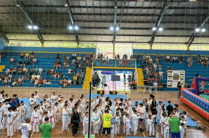Festival de artes marciais atrai mais de 200 crianças em Louveira