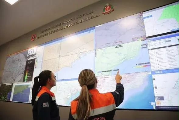 Defesa Civil de SP emite 24 alertas severos para chuvas e ventos fortes