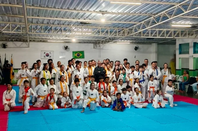 Exame de Taekwondo em Louveira gradua 87 alunos do Projeto Esporte para Todos