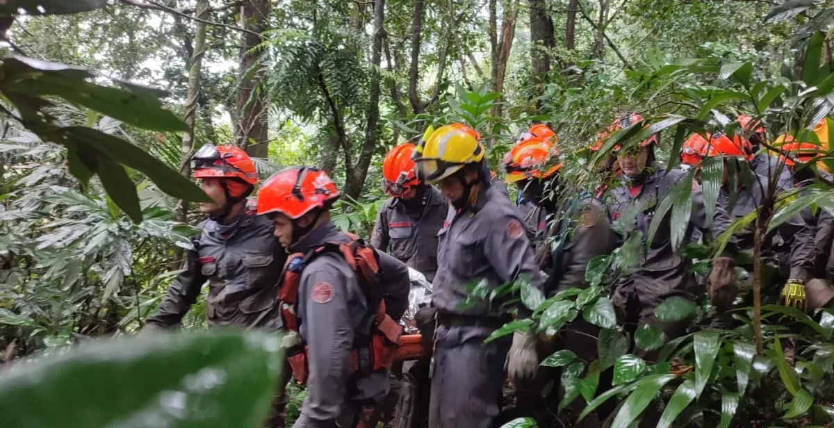 Bombeiros usam trilhas mapeadas com QR Codes para resgates na Serra do Mar
