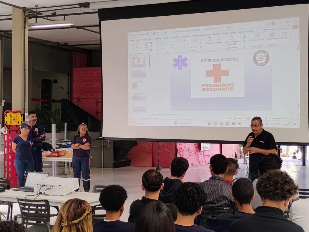 Profissionais do 192 dão palestra sobre primeiros socorros no Senai