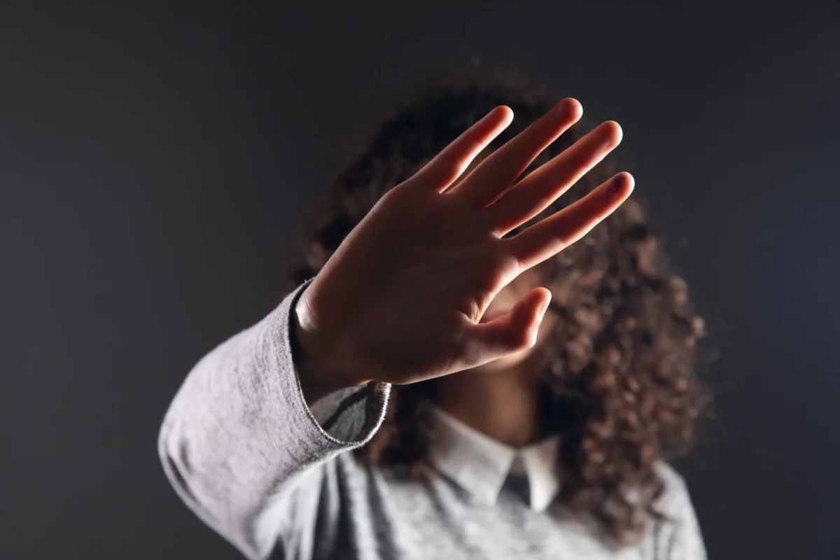 Protocolo Não Se Cale oferece sinal discreto para mulheres em risco em SP