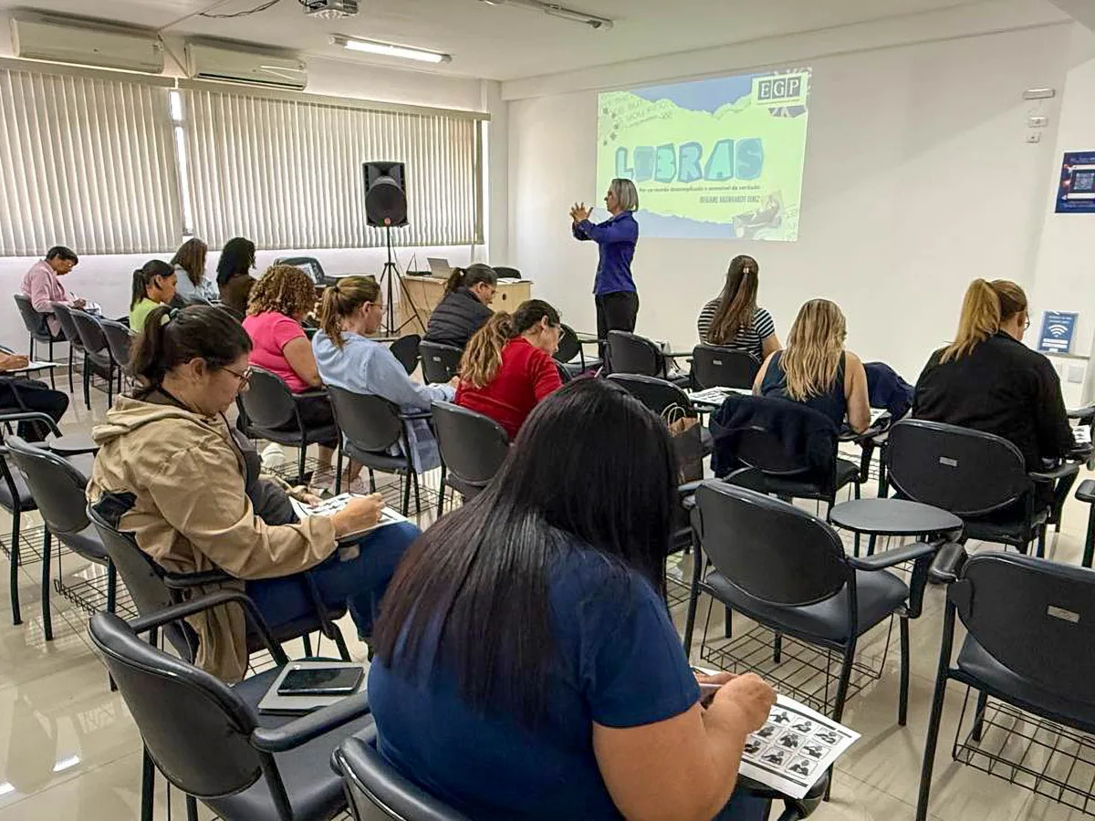 Servidoras de Jundiaí aprofundam Libras para atendimento inclusivo
