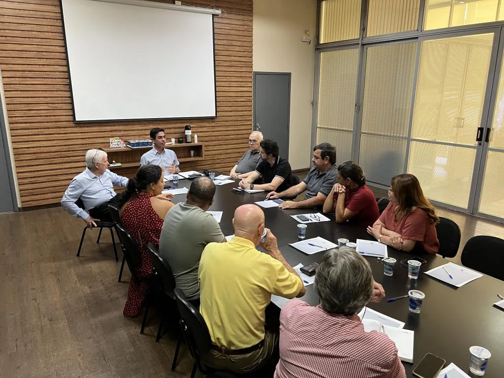 Prefeitura e moradores do Champs Privé debatem melhorias para o bairro
