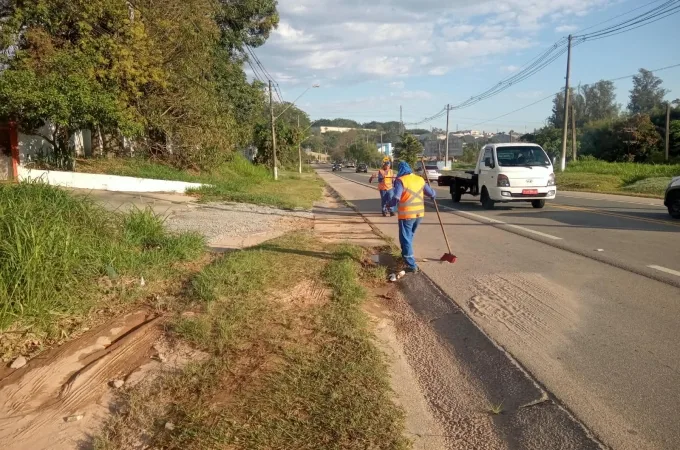Prefeitura de Louveira realiza manutenção urbana em diversos bairros